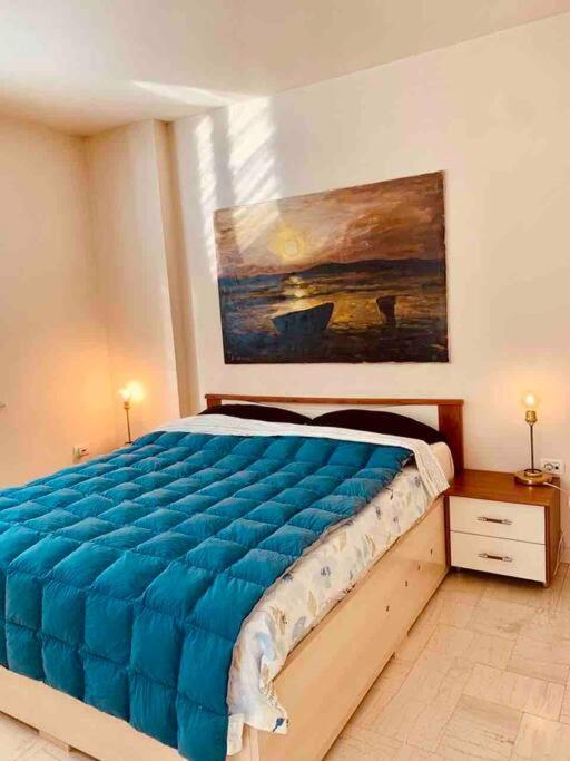 Chic City Retreat - Stylish Apartment In Bllok, Tirana Esterno foto