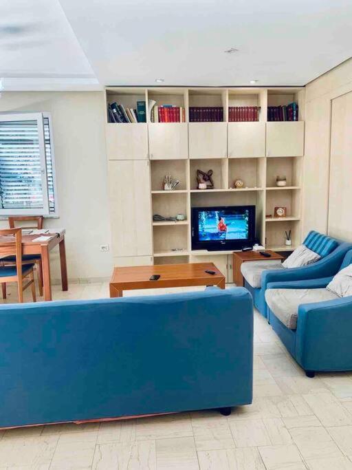 Chic City Retreat - Stylish Apartment In Bllok, Tirana Esterno foto
