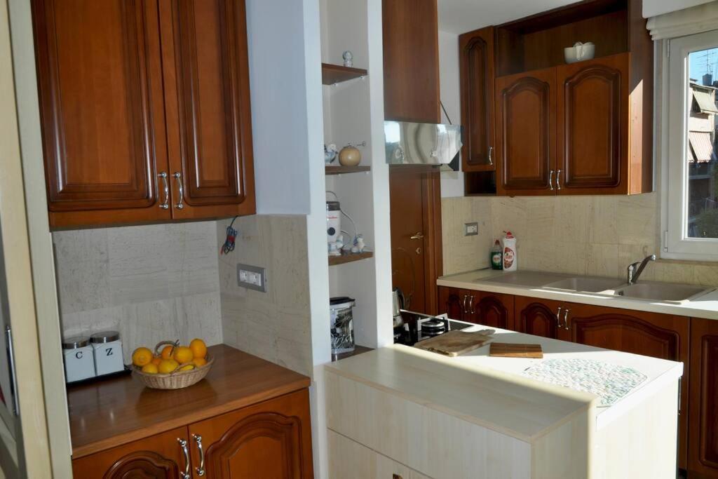 Chic City Retreat - Stylish Apartment In Bllok, Tirana Esterno foto
