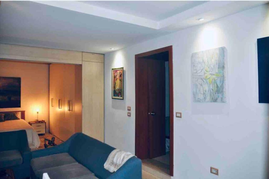 Chic City Retreat - Stylish Apartment In Bllok, Tirana Esterno foto