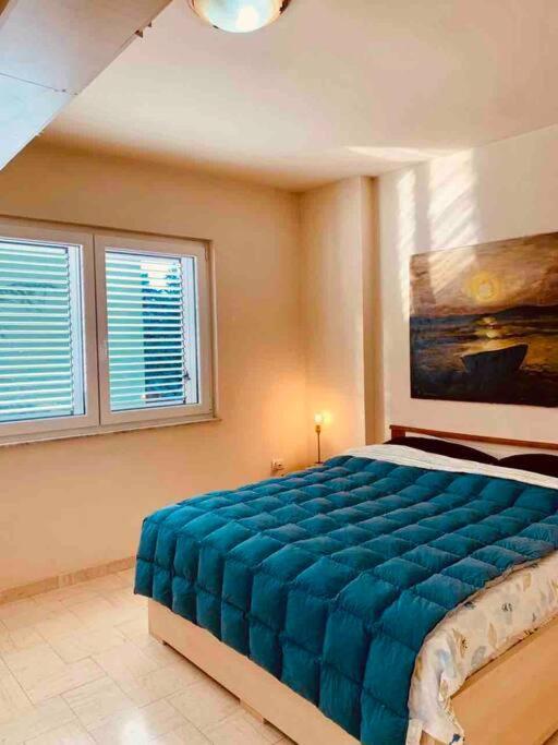 Chic City Retreat - Stylish Apartment In Bllok, Tirana Esterno foto
