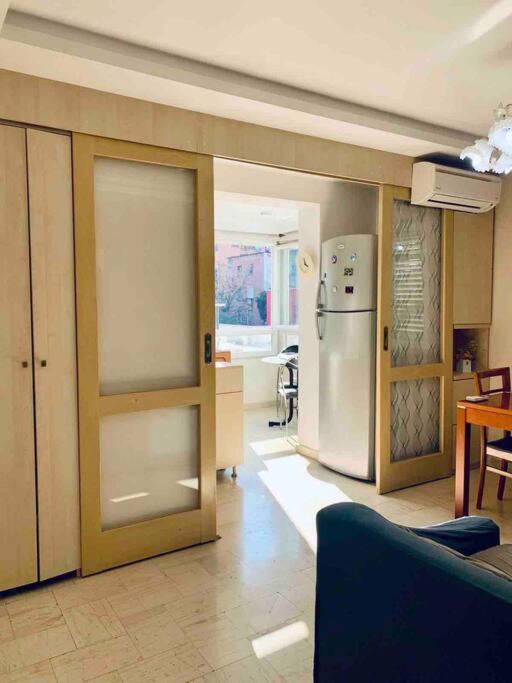 Chic City Retreat - Stylish Apartment In Bllok, Tirana Esterno foto