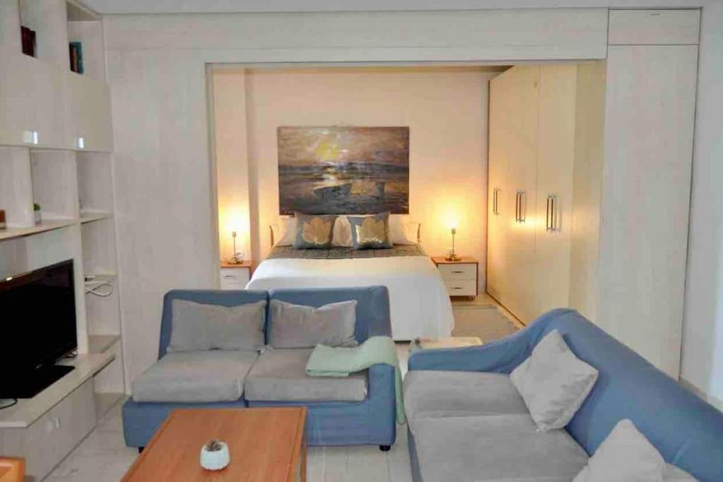 Chic City Retreat - Stylish Apartment In Bllok, Tirana Esterno foto